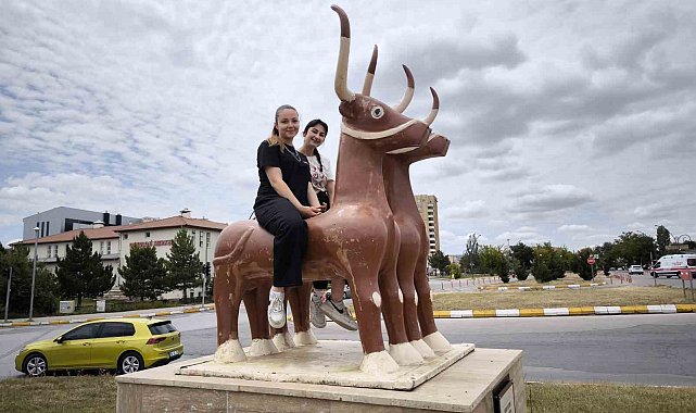 Gençlerin mezuniyet kutlaması dikkat çekti