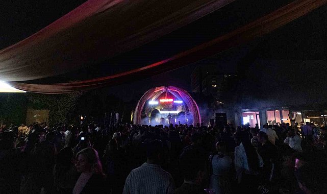 Glass Beams Espressolab Roastery'de sahne aldı