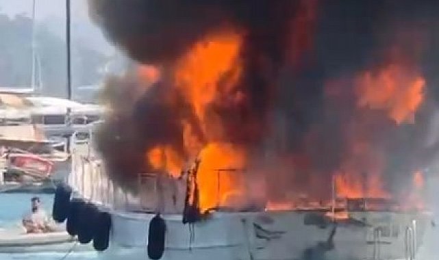 Göcek'te tekne alev alev yandı