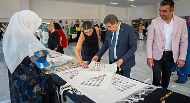 Gölbaşı Belediyesi kursiyerlerin ürünlerini sergiledi