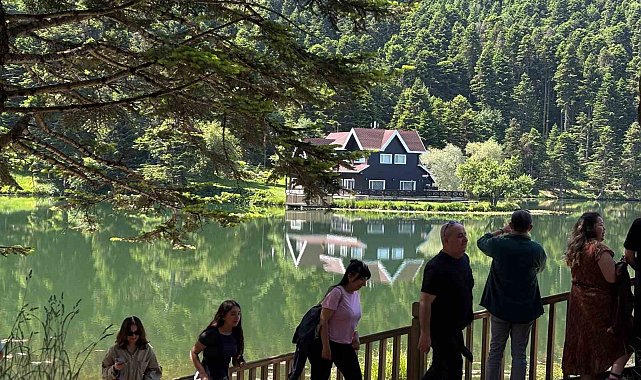 Gölcük Tabiat Parkı tatilcilerin akınına uğradı: "Doğası, enerjisi harika"