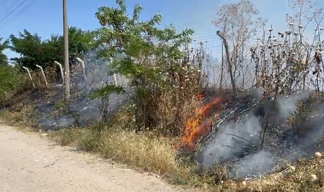 Gönen'de boş arazide çıkan yangın söndürüldü