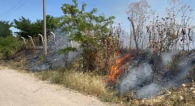 Gönen'de boş arazide çıkan yangın söndürüldü
