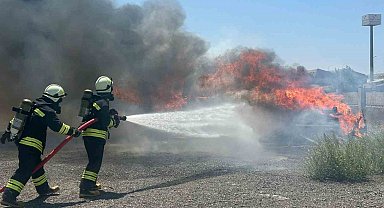 Göreve başlayan 45 itfaiye erinin gerçeğini aratmayan eğitimi nefes kesti