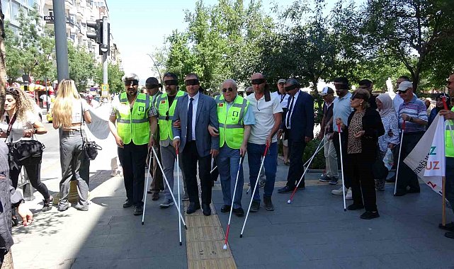 Görme engelliler için yürüyen mimarlar, şehirleri empatiyle tasarlayacak