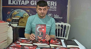 Gözleri görmüyor, kalemi hayata dokunuyor