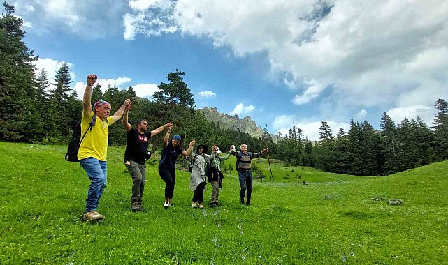 Gümüşhane yaylalarında çiçek şöleni