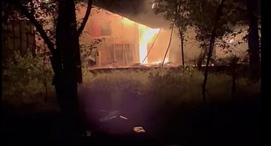 Gümüşhane'de çıkan yangında iki ev ve bir ahır kullanılamaz hale geldi