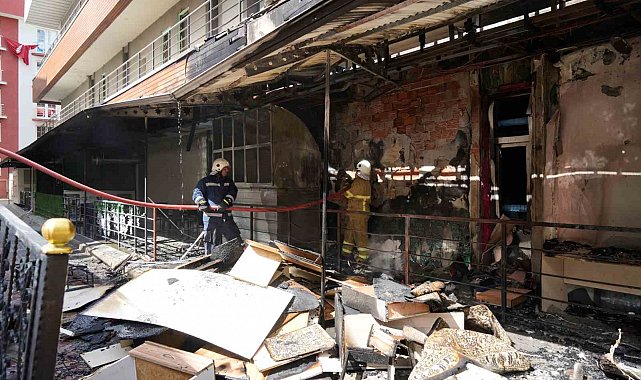 Gümüşhane'de iş merkezinde çıkan yangın paniğe neden oldu