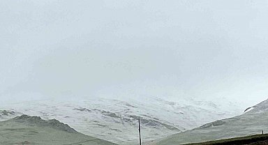 Gümüşhane'nin zirveleri Haziran ayında beyaza büründü