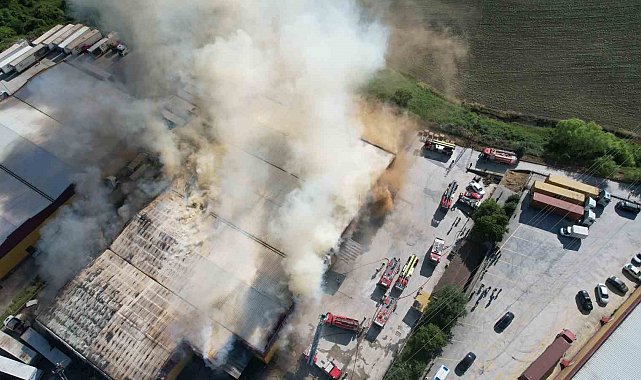 Hadımköy'de lojistik deposunda büyük yangın