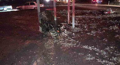 Hafif ticari araçla çarpışan motosikletin sürücüsü öldü