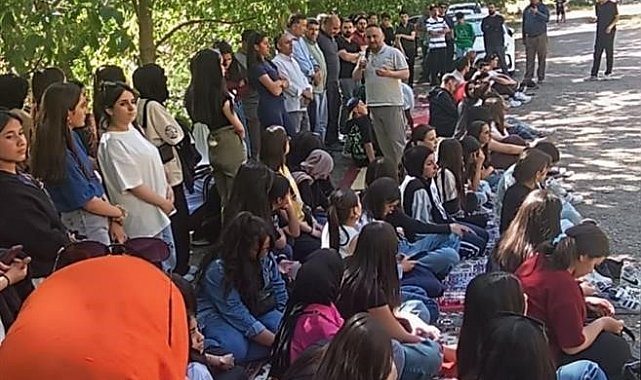 Hakkari Müftülüğü liseli gençleri köyde ağırladı