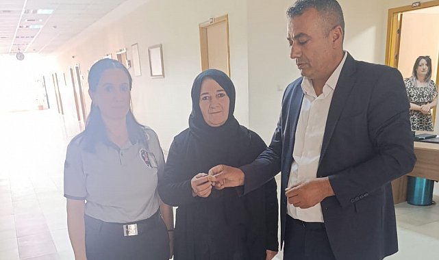 Hakkari'de bulunan 35 bin TL değerindeki yüzük sahibine teslim edildi