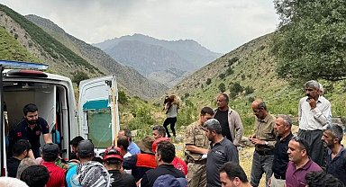 Hakkari'de dağdan düşen yaralı şahıs kurtarıldı