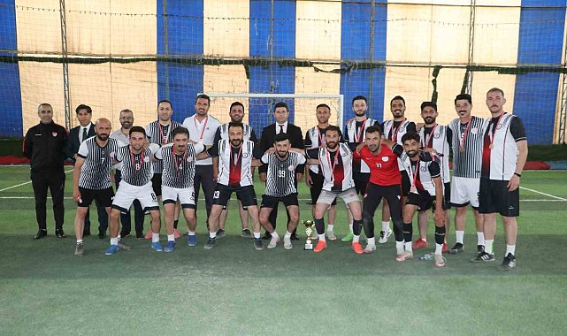 Hakkari'de öğretmenler arası futbol turnuvası sona erdi