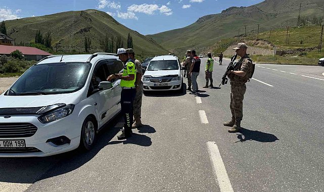 Hakkâri'de yol uygulaması, 5 sürücüye ceza