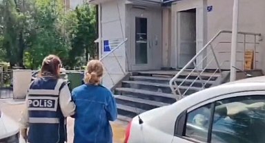 Halk otobüsünde düşürülen altın kolyeyi alan şahıs gözaltına alındı