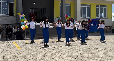 Hamur'da renkli bahar şenliği