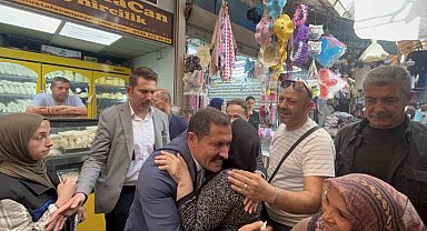 Hatay Valisi Masatlı tarihi Uzun Çarşı'da esnafla son kez bayramlaştı