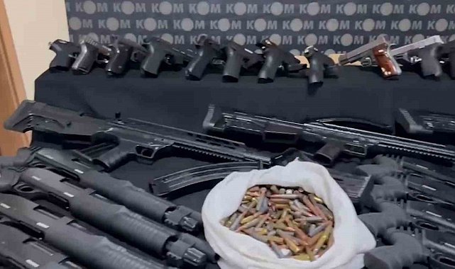 Hatay'da kaçakçılara operasyon: Çok sayıda silah ve mühimmat ele geçirildi