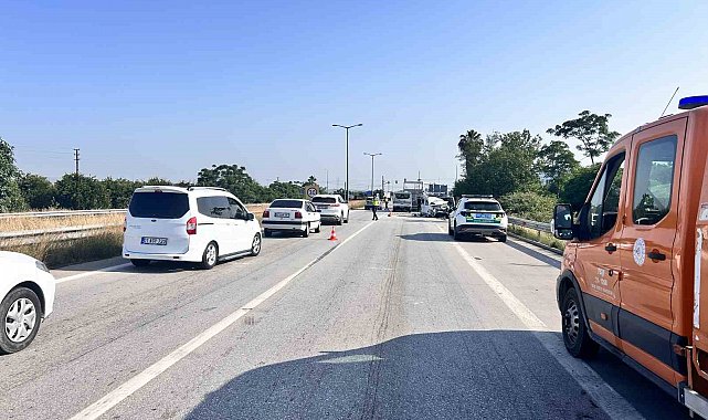 Hatay'da kamyon 3 aracı biçti: 1 ölü, 10 yaralı