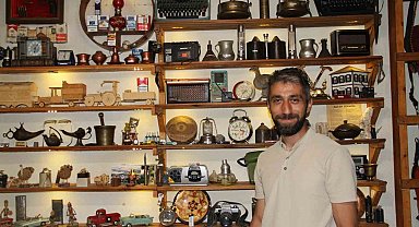Hatıralarla başlayan antika merakıyla babasından kalan dükkanı müzeye dönüştürdü