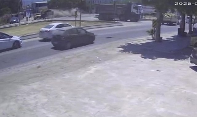 Havada metrelerce uçan otomobil 2 araca çarparak durabildi: O anlar kamerada