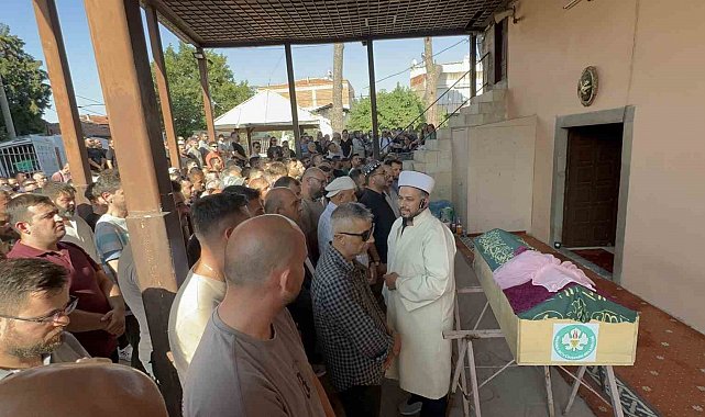 Havuza düşerek hayatını kaybeden minik Nazlı'ya acı veda