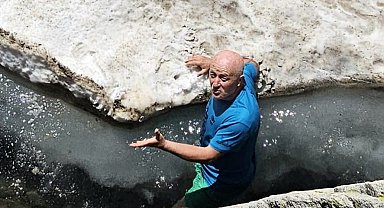 Haziran ayında Uludağ'da buzla kaplı gölde yüzdüler