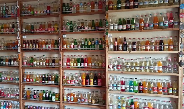 Hediye edilen gazoza yüzlercesini ilave ederek koleksiyon yaptı