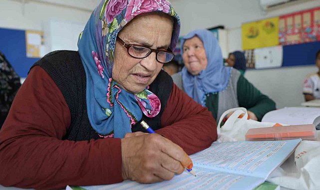 Hepsi torun sahibi: Adanalı ninelerin okuma azmi