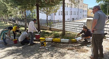Hisarcık'ta fedakar öğretmenler okul bahçesini güzelleştirdi