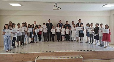 Hisarcık'ta öğrencilerin karne heyecanı