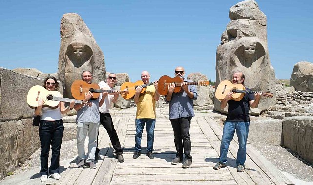 Hititler'in merkezinde gitar ezgileri