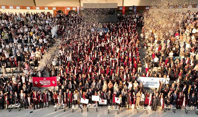 HKÜ kuruluşunun 17. yılında bin 657 öğrencisini mezun etmenin gururunu yaşadı