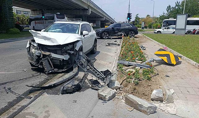 Hurdaya dönen lüks araçlardan burunları bile kanamadan çıktılar