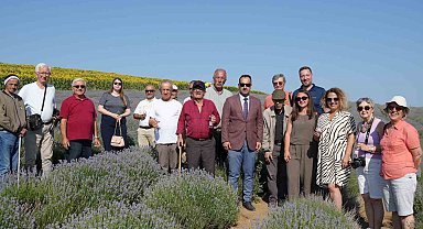 Huzurevi sakinlerine lavanta bahçesi gezisi