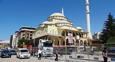 Hz. Ömer Cami esnafı dükkanları boşaltıyor