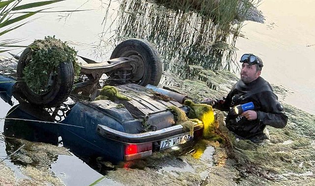 İçerisinde 3 kişinin bulunduğu otomobil suya düştü