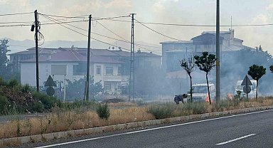 Iğdır'da yaşlı kadın uluslararası yolun ayırıcı kısmındaki otları ateşe verdi