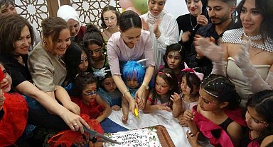 İhtiyaç sahibi çocuklar özel kostümlerle doğum günlerini kutladı