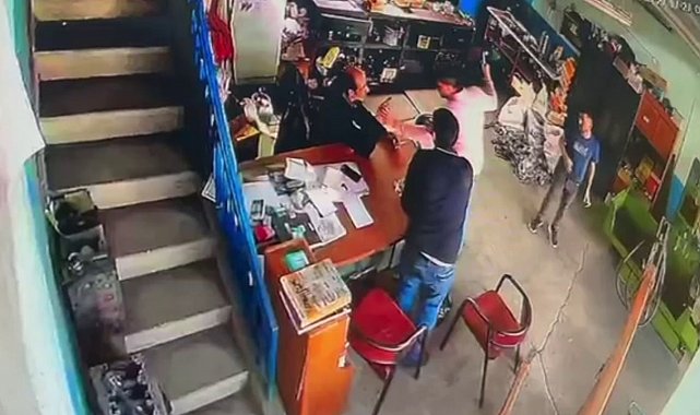 İki esnafın kavgasında çekiçli saldırı kamerada