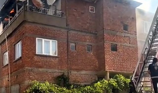 İki katlı evde çıkan yangın korkuttu