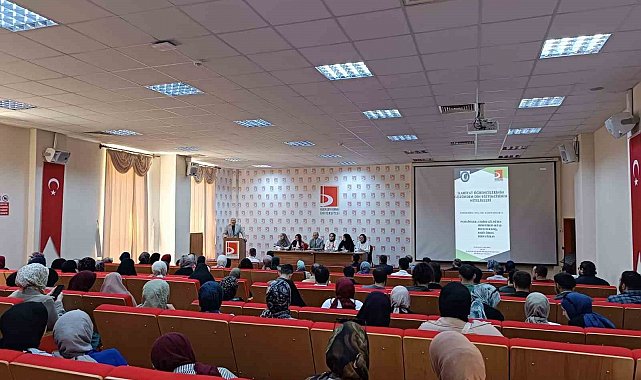 İlahiyat Fakültesinde 'Din Eğitimcisinin Nitelikleri' paneli düzenlendi