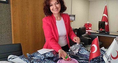 İlkokul öğrencileri depremzede arkadaşları için kaşkol ördü