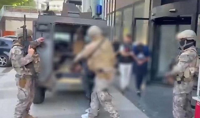 İnternet üzerinde faizsiz kredi arayanları hedef alan şebekeye "Akbaba Operasyonu": 18 tutuklama