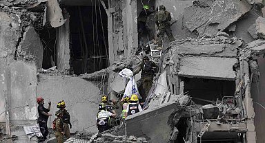 İran, İsrail'e bir dizi yeni füze saldırısı düzenledi: 4 kişi hayatını kaybetti