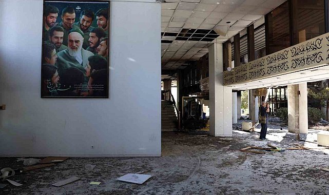 İran Radyo ve Televizyon Kurumu'nda İsrail saldırısının yol açtığı hasar görüntülendi