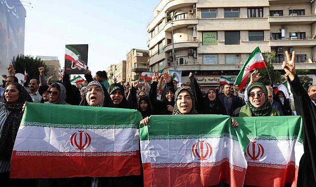 İran'da ABD'nin saldırıları protesto edildi: "Teslimiyet yok, ABD ile savaş"